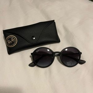 Matte Black Circle Ray Ban Sunglasses